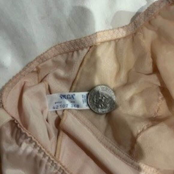 Vintage 60s 70s OLGA Wonder Shapewear Womens 36B Cream One Piece Lingerie USA - Picture 3 of 3